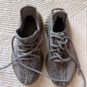 Yeezy Sneakers Gray with Subtle Red Accent (authentic)